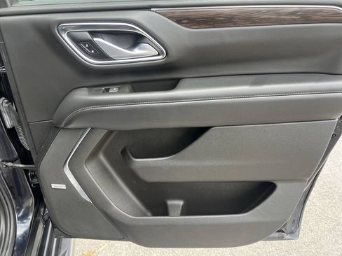 Used 2022 Chevrolet Suburban LT AWD/4WD image 5