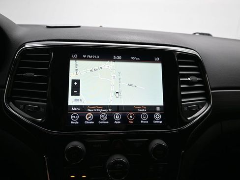 Used 2021 Jeep Grand Cherokee Laredo X AWD/4WD image 16
