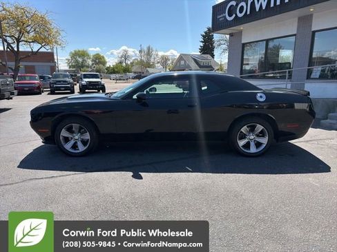 Used 2019 Dodge Challenger SXT RWD image 8