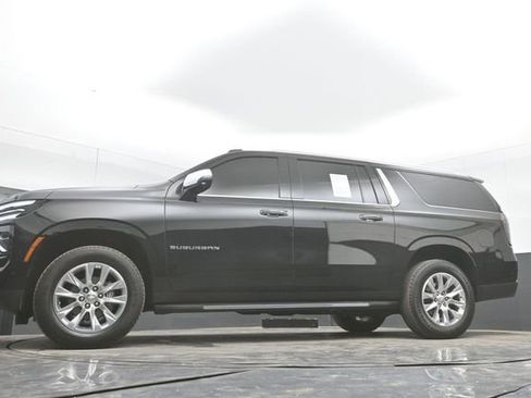 Used 2025 Chevrolet Suburban Premier AWD/4WD image 46