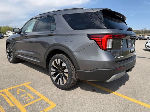 Used 2025 Ford Explorer Platinum w/ LUX Leather Package AWD/4WD image 12