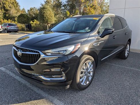Used 2021 Buick Enclave Essence image 2