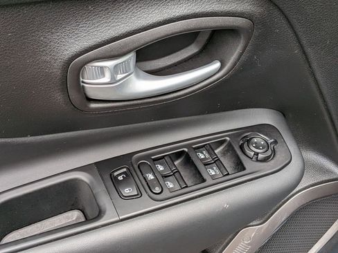 Used 2023 Jeep Renegade Latitude w/ Sun/Sound Group image 10