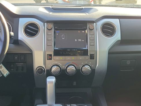 Used 2017 Toyota Tundra SR5 w/ SR5 Upgrade Package AWD/4WD image 19