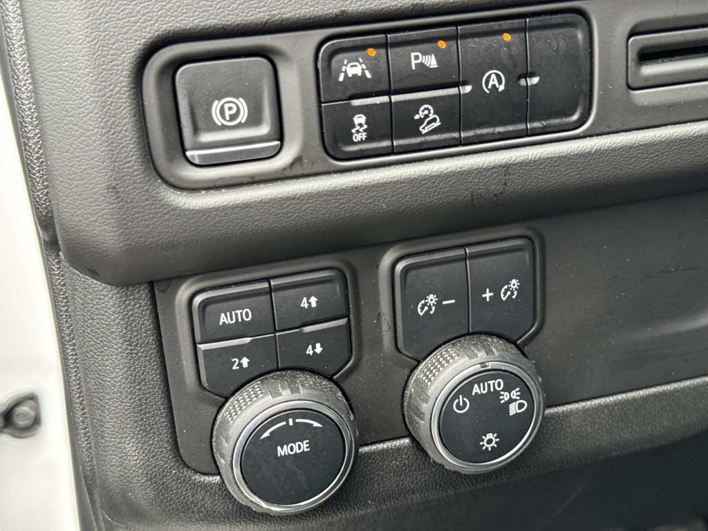 Used 2024 Chevrolet Tahoe Premier AWD/4WD image 36