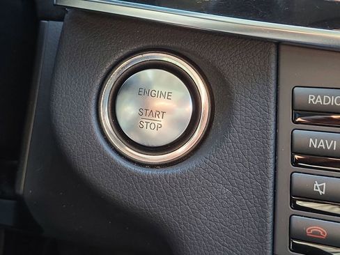 Used 2014 Mercedes-Benz E 250 BlueTEC Sedan image 16