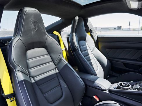 Used 2026 Porsche 911 Carrera 4 GTS AWD/4WD image 36