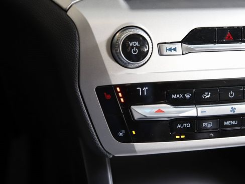 Used 2021 Ford Explorer XLT image 23