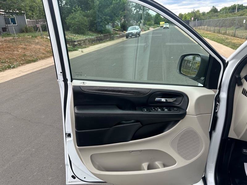 Used 2019 Dodge Grand Caravan SE FWD image 22