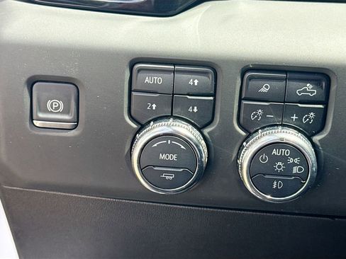 Used 2025 GMC Sierra 1500 AT4 AWD/4WD image 11