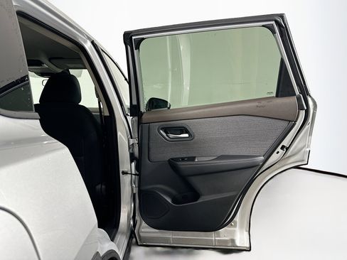 Used 2023 Nissan Rogue SV image 29