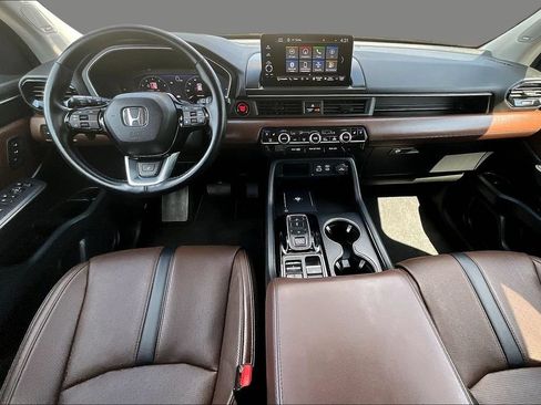 Used 2025 Honda Pilot Elite image 9
