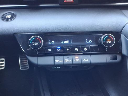 Certified 2025 Hyundai Elantra Sport image 41