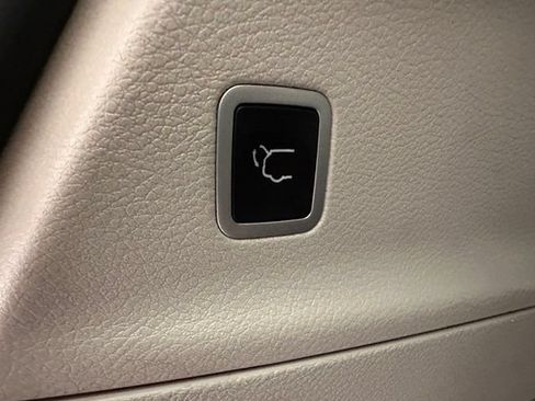 Used 2023 Chrysler Pacifica Touring-L FWD image 22