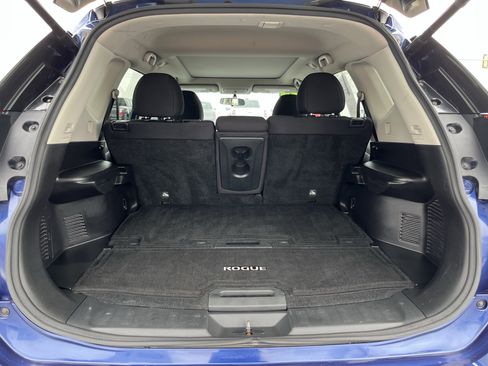 Used 2017 Nissan Rogue SV image 5