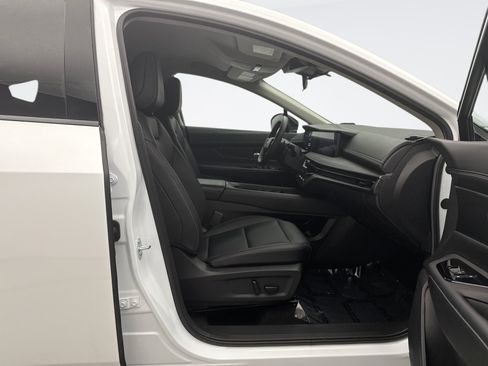 Used 2025 Nissan Murano SV AWD/4WD image 17