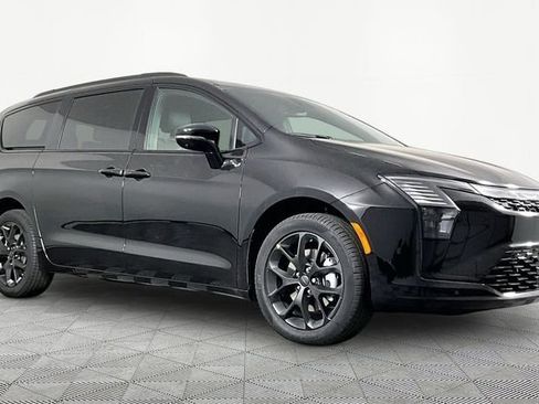 New 2027 Chrysler Pacifica Limited w/ S Appearance Package AWD/4WD image 3
