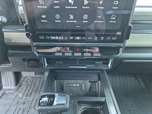 New 2026 GMC Hummer EV 4x4 Crew Cab w/ LPO, Dark Essentials Package image 23