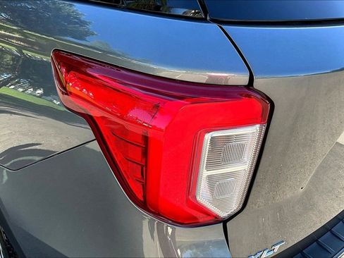 Used 2024 Ford Explorer XLT w/ Equipment Group 202A AWD/4WD image 22