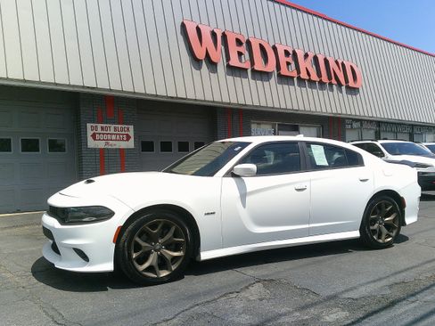 Used 2019 Dodge Charger R/T RWD image 3