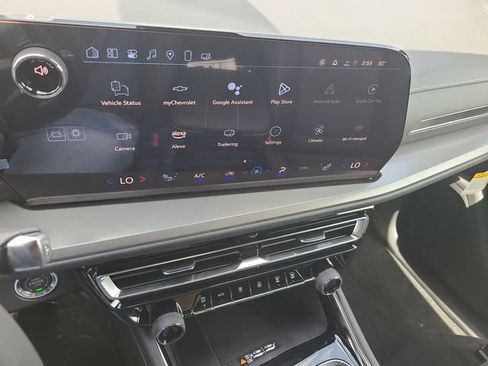 Used 2025 Chevrolet Traverse LT FWD image 31