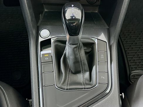Used 2022 Volkswagen Tiguan SE R-Line image 23