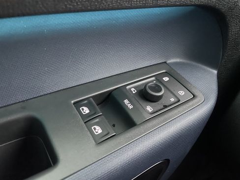 Used 2025 Volkswagen ID. Buzz Pro S RWD image 32