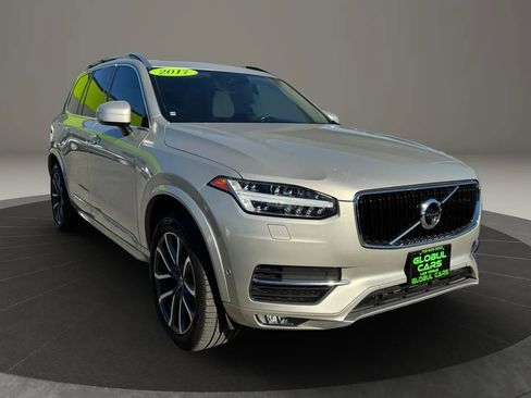 Used 2017 Volvo XC90 T6 Momentum w/ Vision Package image 4