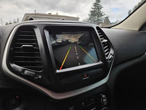 Used 2014 Jeep Cherokee Trailhawk w/ Comfort/Convenience Group image 9