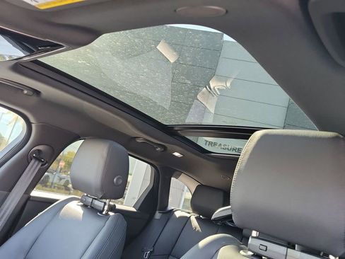 New 2026 Land Rover Range Rover Velar Dynamic SE image 28