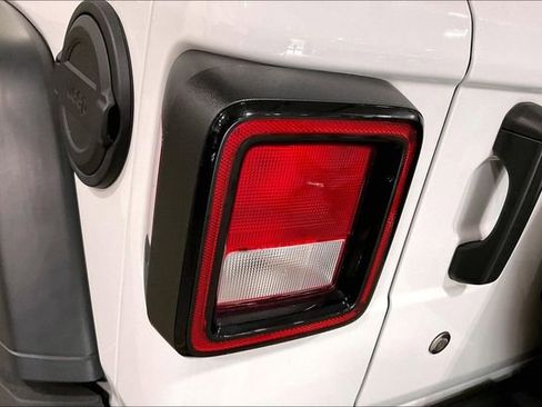 Used 2022 Jeep Wrangler Unlimited Sport AWD/4WD image 30