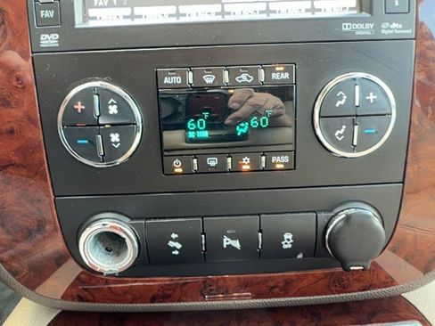 Used 2012 Chevrolet Suburban LTZ AWD/4WD image 9
