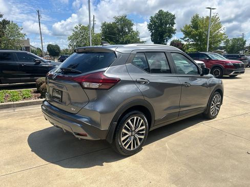 Used 2021 Nissan Kicks SV FWD image 3