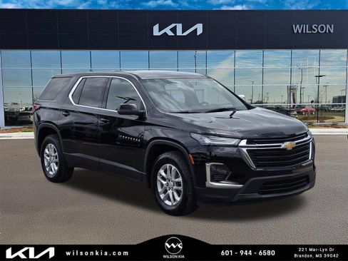 Used 2022 Chevrolet Traverse LS FWD image 1