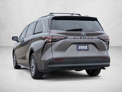 Used 2024 Toyota Sienna XLE image 8
