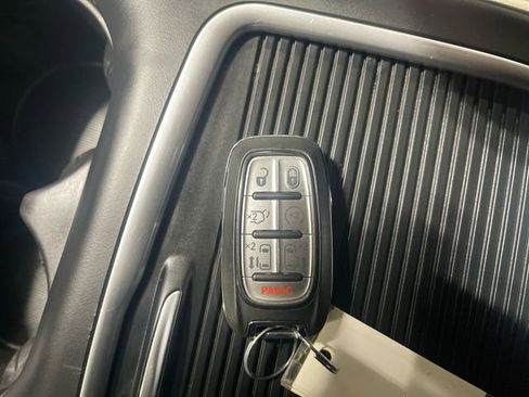 Certified 2023 Chrysler Pacifica Touring-L image 20