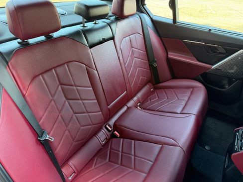 Used 2024 BMW i5 eDrive40i w/ Executive Package image 27