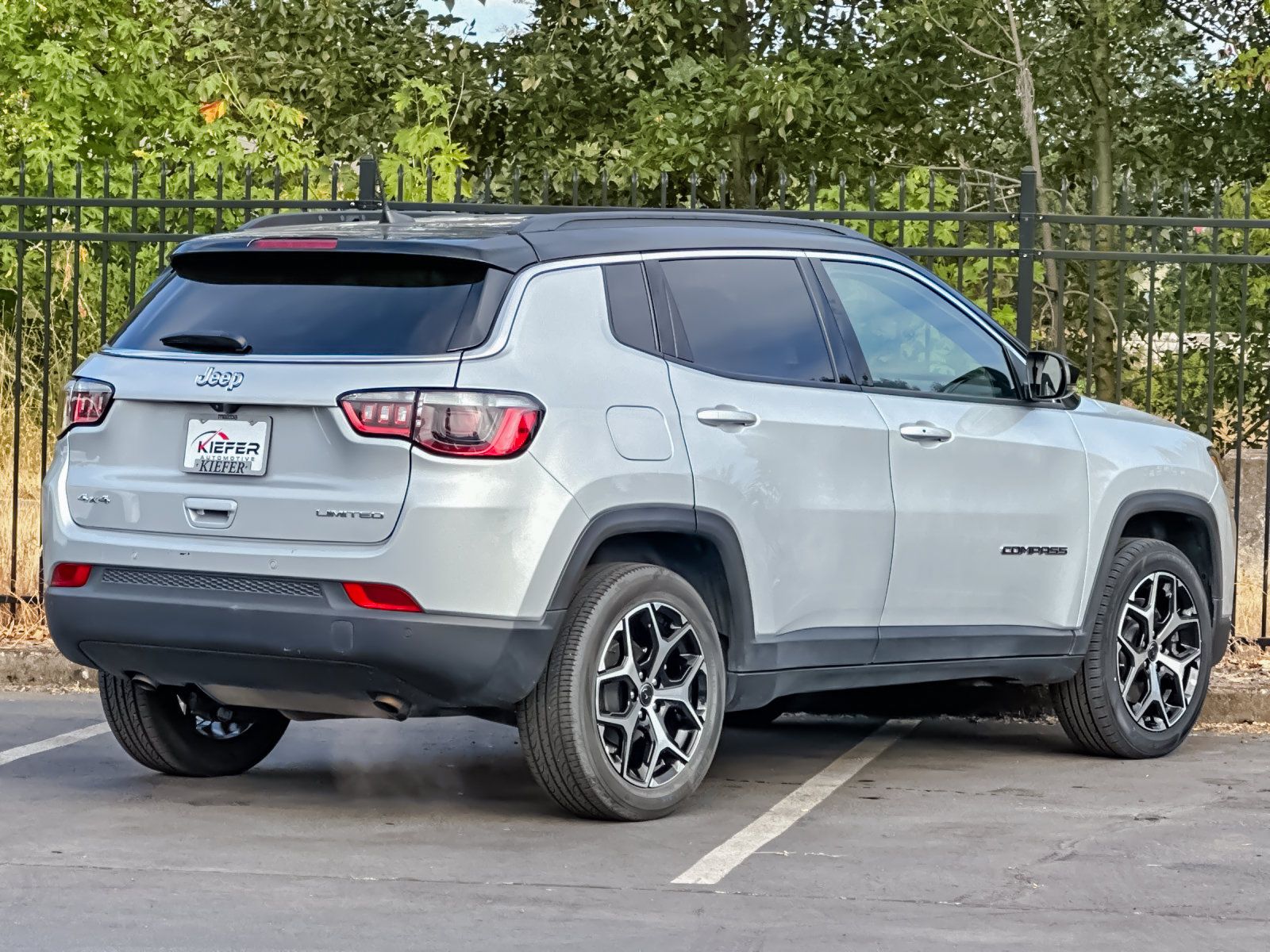 Used 2025 Jeep Compass Limited AWD/4WD image 3