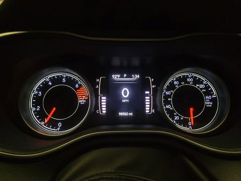 Used 2019 Jeep Cherokee Latitude Plus FWD image 23