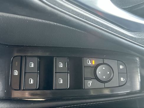 Used 2025 Nissan Rogue SV FWD image 17