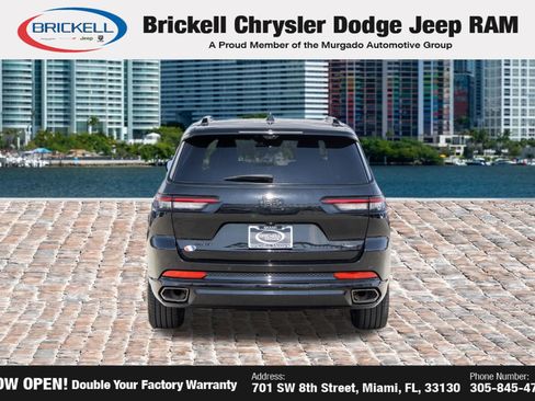 Used 2023 Jeep Grand Cherokee L Summit AWD/4WD image 7