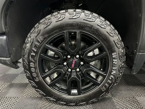 Used 2024 GMC Sierra 1500 AT4 w/ Technology Package AWD/4WD image 37