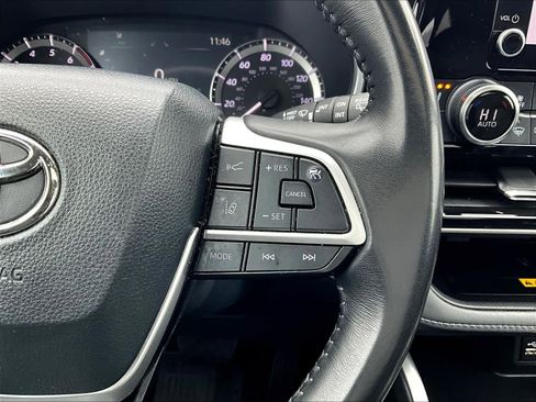 Used 2024 Toyota Highlander XLE image 25