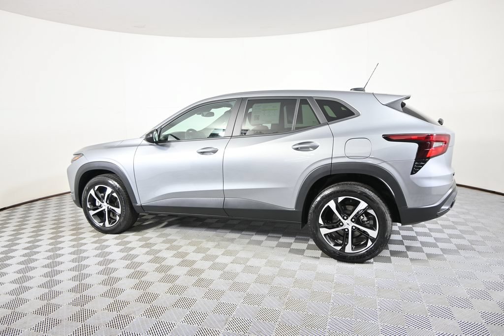 Used 2024 Chevrolet Trax RS w/ Driver Confidence Package FWD image 3