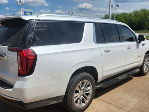 Used 2023 GMC Yukon XL SLT AWD/4WD image 4