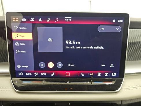 Used 2025 Volkswagen Tiguan SE w/ Panoramic Sunroof Package AWD/4WD image 23