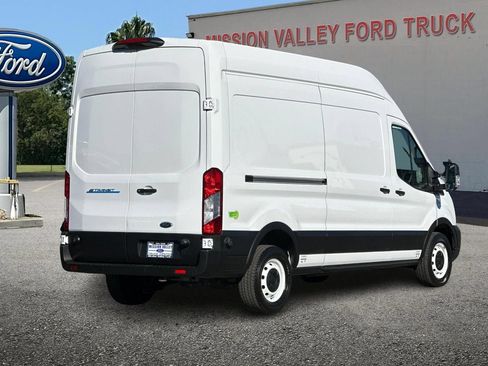 Used 2022 Ford E-Transit 148 High Roof w/ Load Area Protection Package RWD image 4