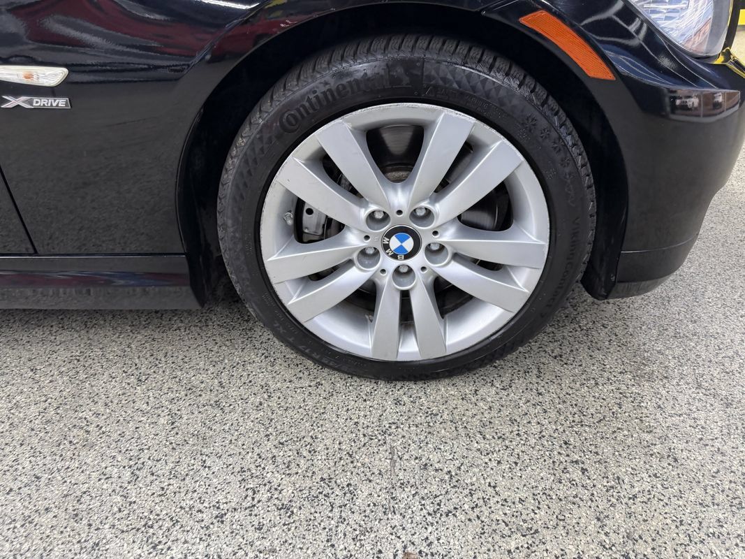Used 2011 BMW 335i xDrive Sedan AWD/4WD image 36