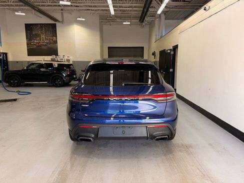 Used 2022 Porsche Macan w/ Premium Package image 4