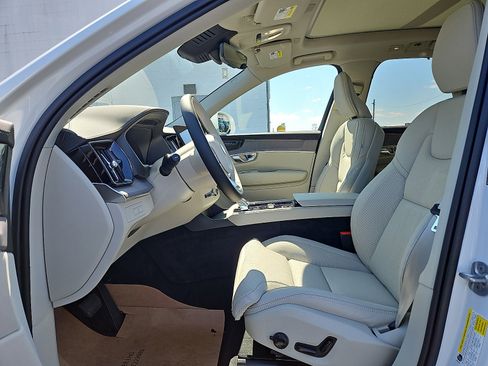 New 2026 Volvo XC90 T8 Ultra w/ Protection Package Premier AWD/4WD image 11